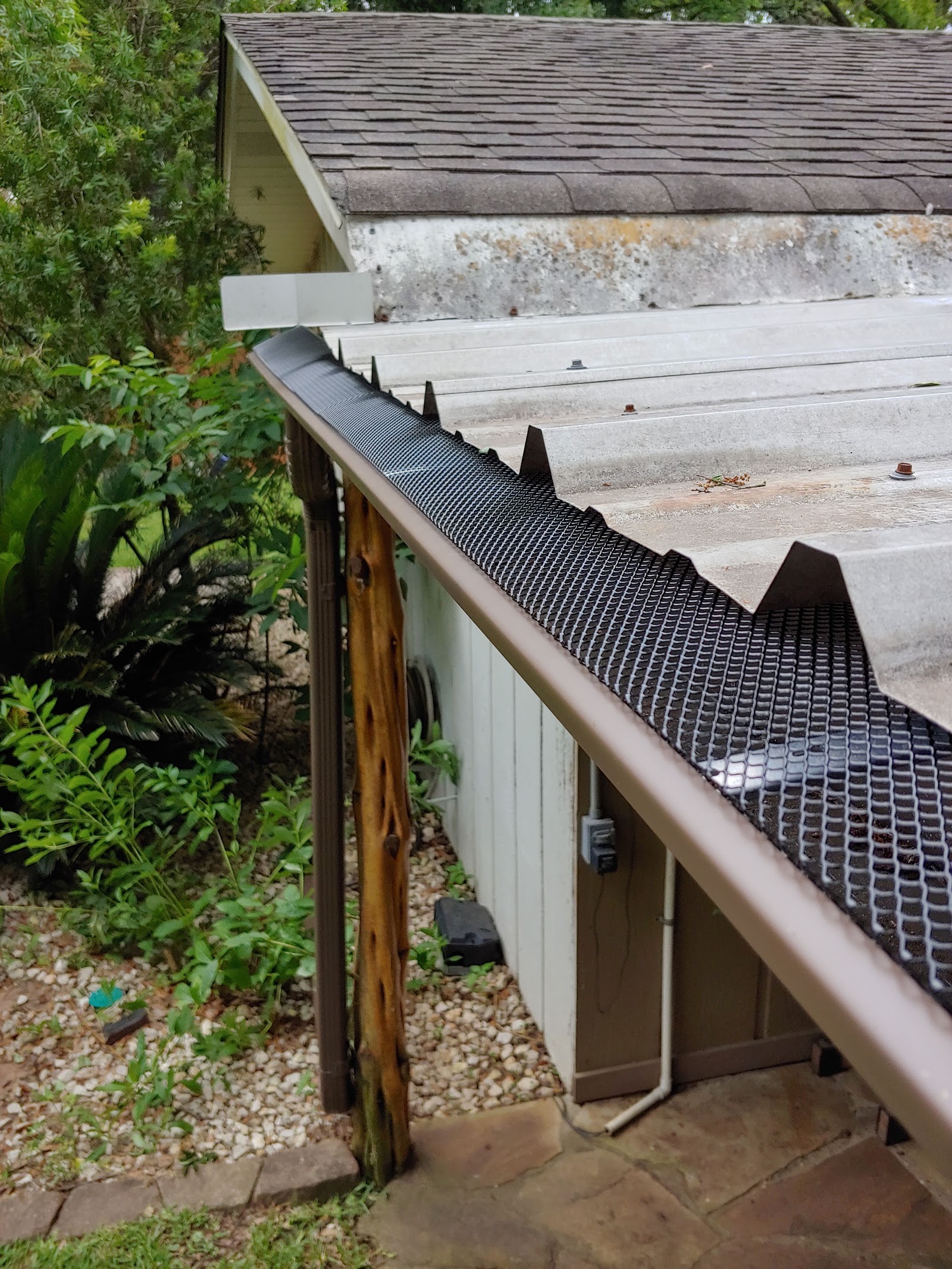 Toms seamless gutters at work